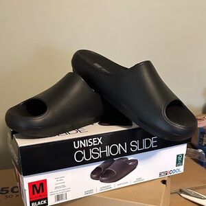 Black Cushion Slide unisex